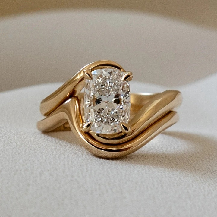 Lyra Oval Bypass Ring