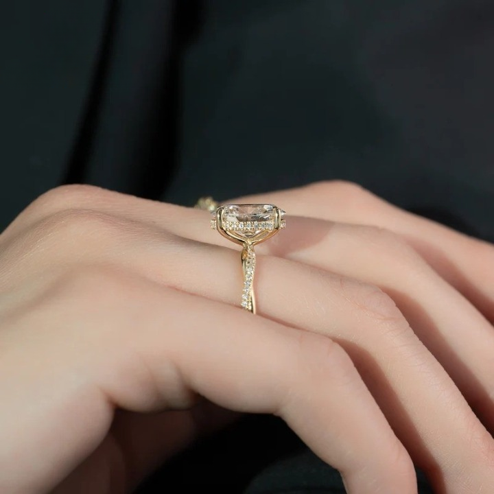 Oval Twisted Pavé Hidden Halo Ring