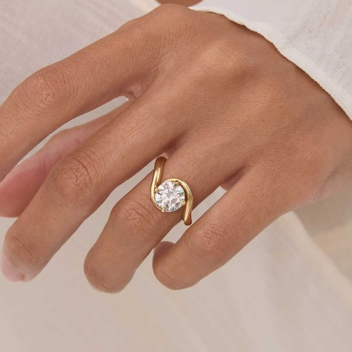 Round Bypass Solitaire Ring