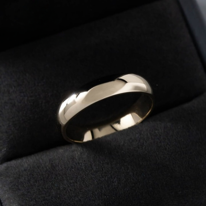 Timeless Classic Gold Wedding Band