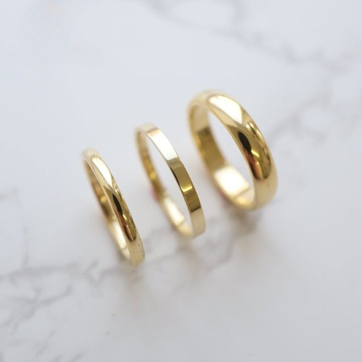 Timeless Classic Gold Wedding Band