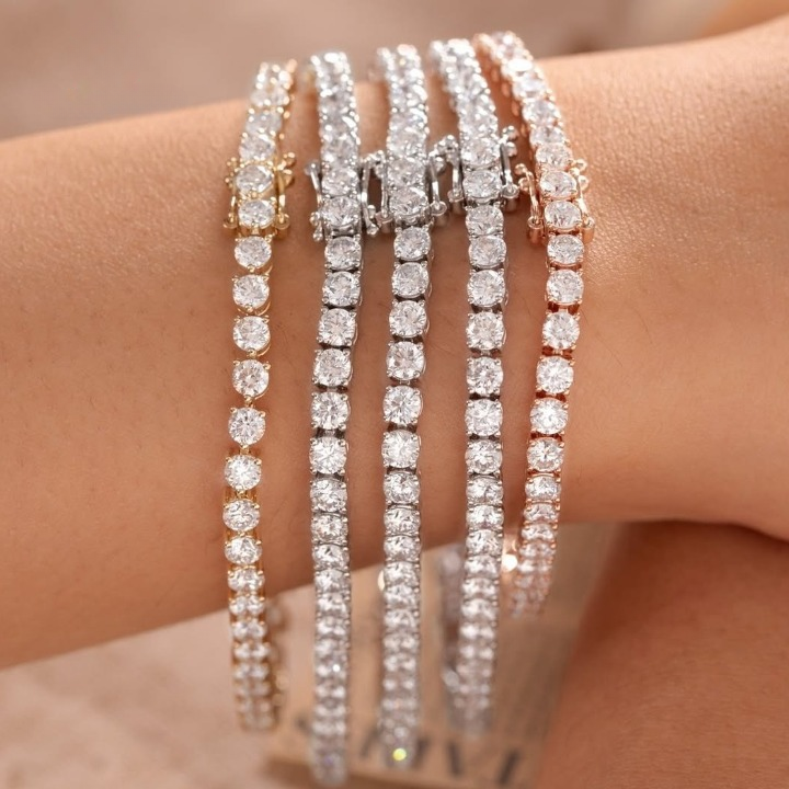 Classic Diamond Tennis Bracelet in Solid Gold
